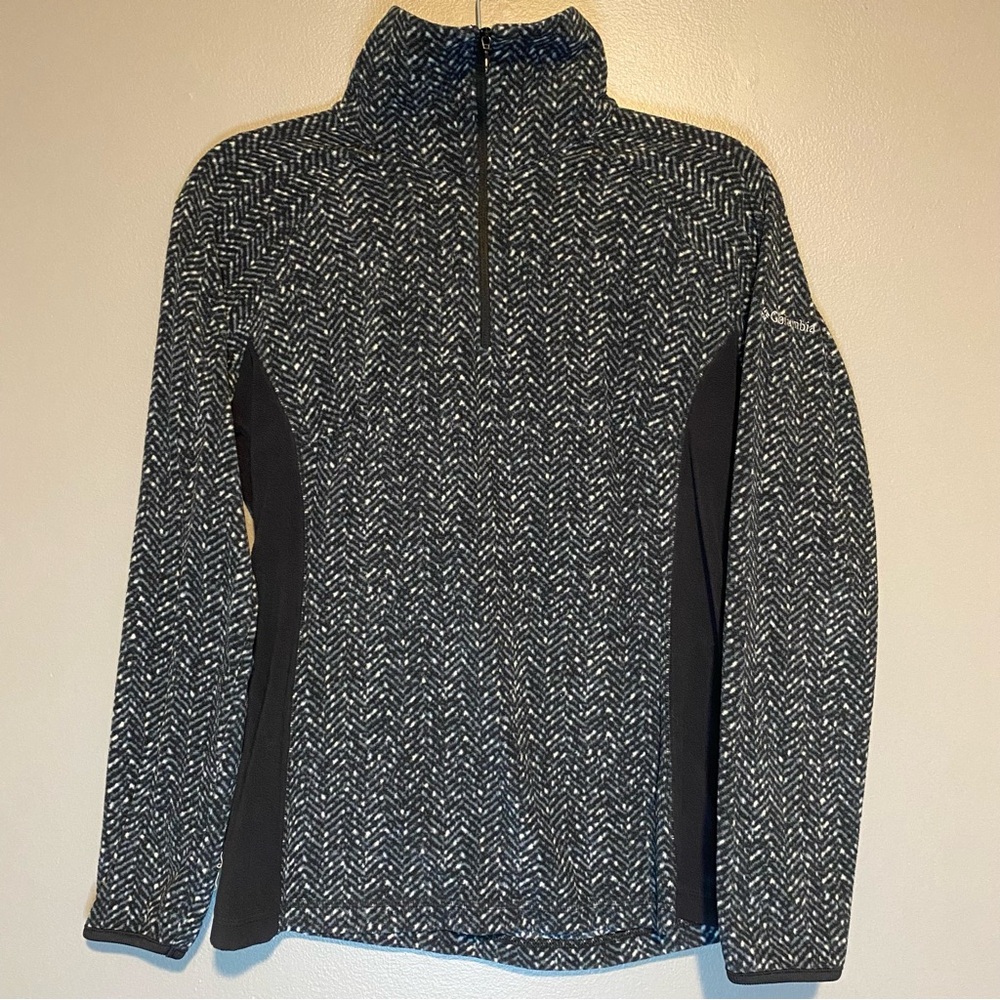 Columbia Women’s Black and White 1/4 Zip Up Sweater in Size Medium